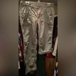 Women’s The North Face Gray Pants roll up with Pink Drawstring